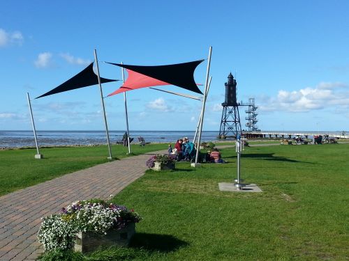 Strandweg in Dorum-Neufeld mit Blick aufs Meer & Leuchtturm